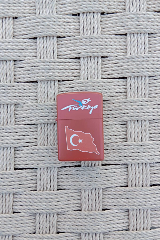 Ozel Tasarim Kirmizi Renkli Benzinli Turkiye Yazili Ayyildiz Bayrakli Zippo Cakmak
