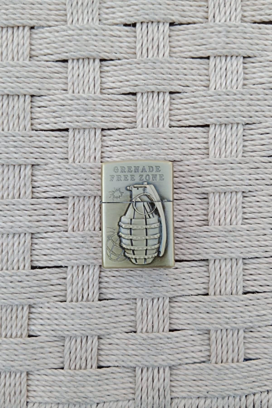Ozel Tasarim Altin Sarisi Renkli Benzinli Grenade Free Zone Yazili Kabartmali El Bombasi Desenli Zippo Cakmak
