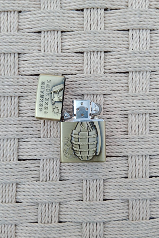 Ozel Tasarim Altin Sarisi Renkli Benzinli Grenade Free Zone Yazili Kabartmali El Bombasi Desenli Zippo Cakmak