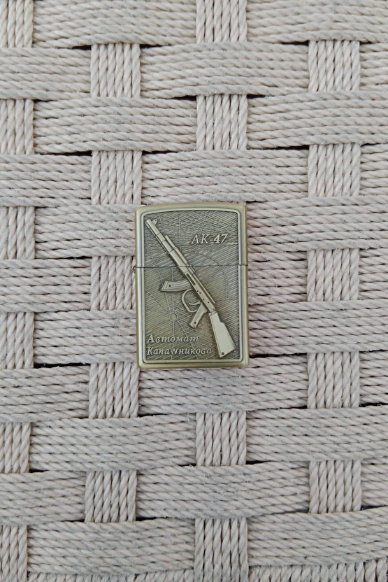 Ozel Tasarim Sari Renkli Ak-47 Tufekli Kabartmali Zippo Cakmak