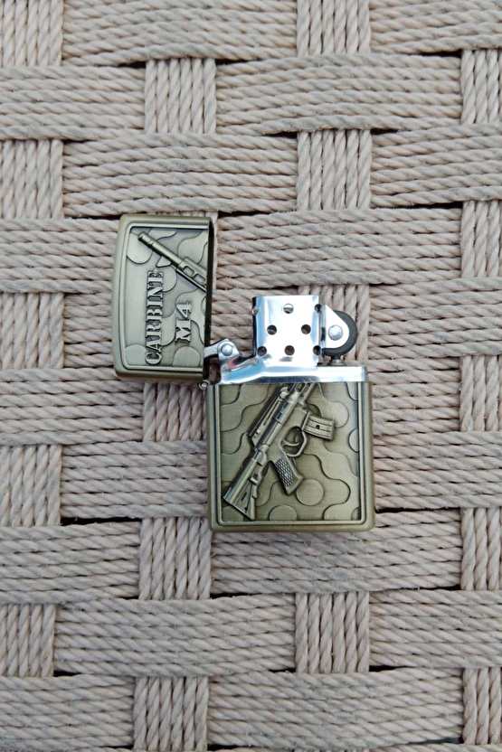 Ozel Tasarim Sari Renkli Carbine M4 Makineli Tufek Kabartmali Zippo Cakmak