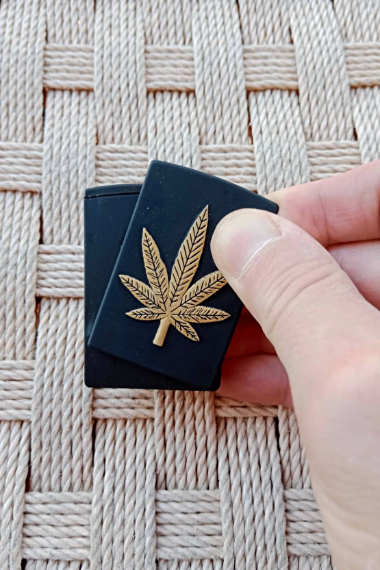 Siyah Renkli Marijuana Sari Amblemli Kabartmali Benzinli Purmuz Cakmak