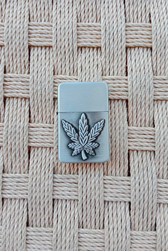 Metal Renkli Marijuana Desen Kabartmali Benzinli Zippo Cakmak