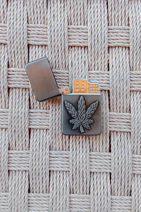 Metalik Renkli Marijuana Amblemli Kabartmali Benzinli Zippo Cakmak
