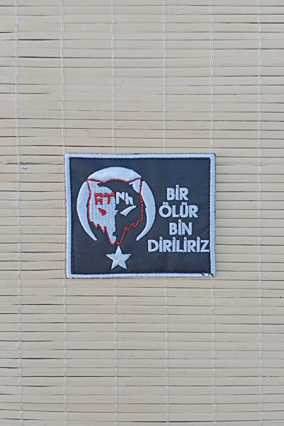 Bir Olur Bin Diriliriz Siyah Zemin Beyaz Nakis İslemeli Arma Patch Pec