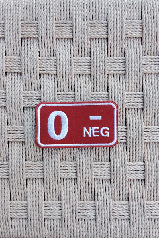 Kirmizi Kadife Zemin Beyaz Nakis İslemeli 0 - Neg Kan Gruplu Arma Patch Pec