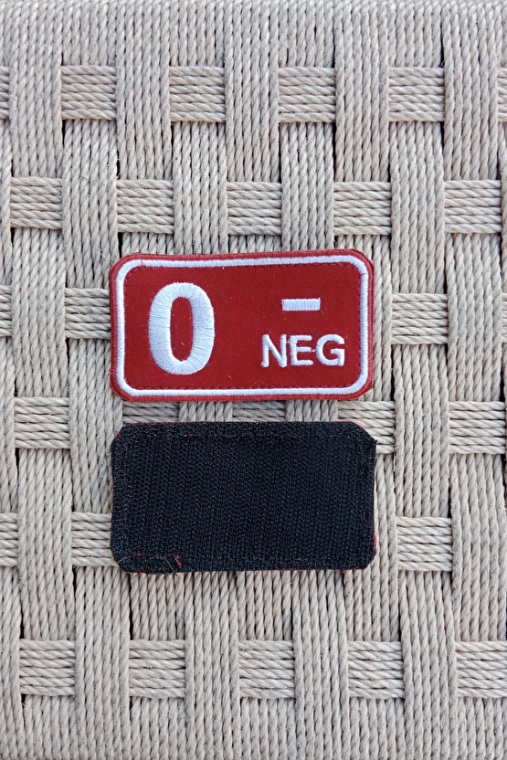 Kirmizi Kadife Zemin Beyaz Nakis İslemeli 0 - Neg Kan Gruplu Arma Patch Pec