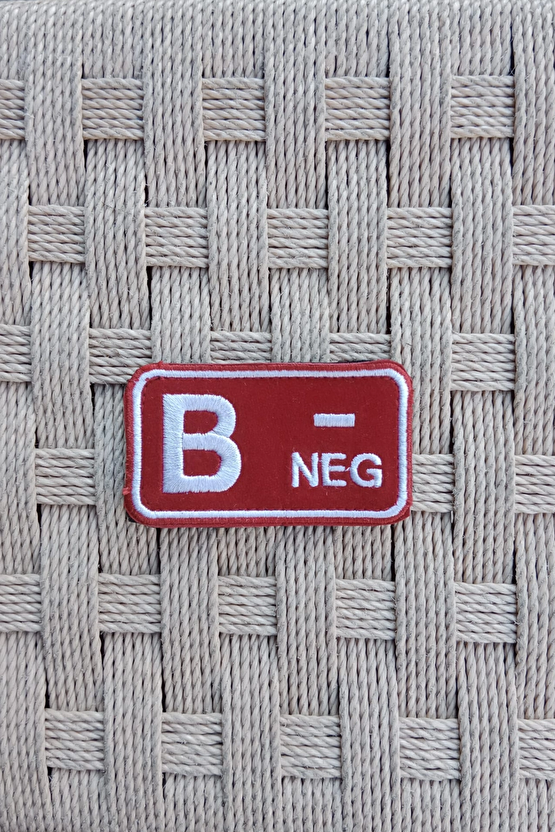 Kirmizi Kadife Zemin Beyaz Nakis İslemeli B - Neg Kan Gruplu Arma Patch Pec