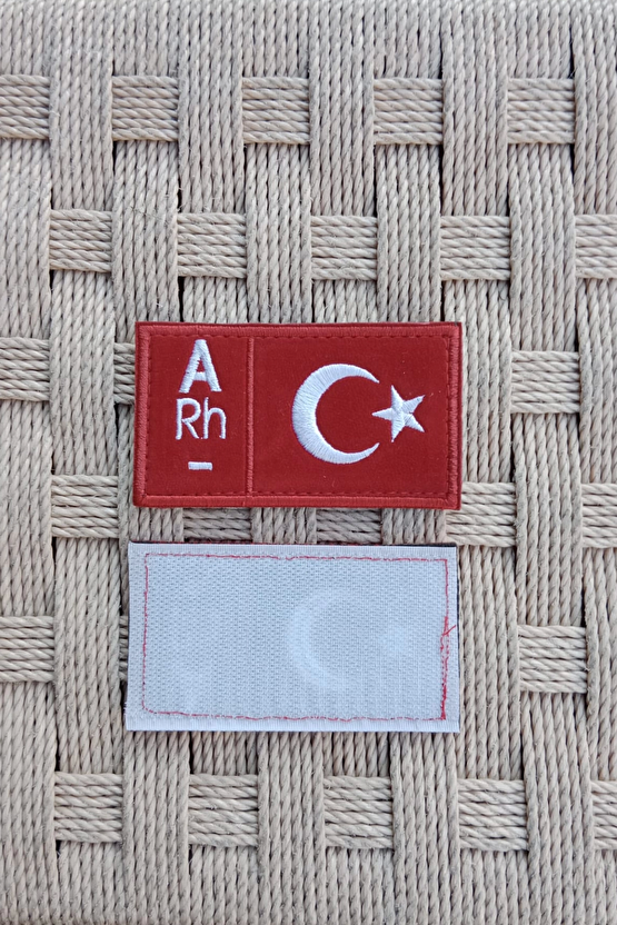 Kirmizi Kadife Zemin Beyaz Nakis İslemeli A Rh - Kan Gruplu Arma Patch Pec