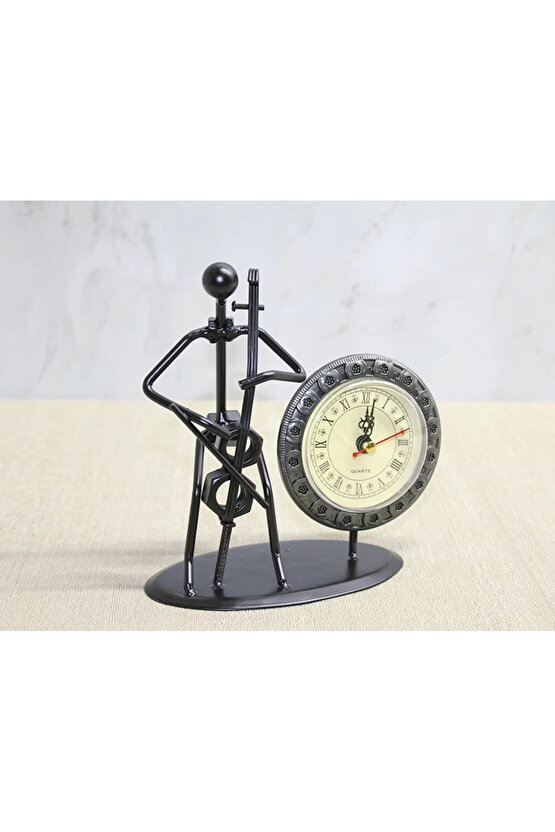 Metal Saatli Keman Çalan Müzisyen Alk4333