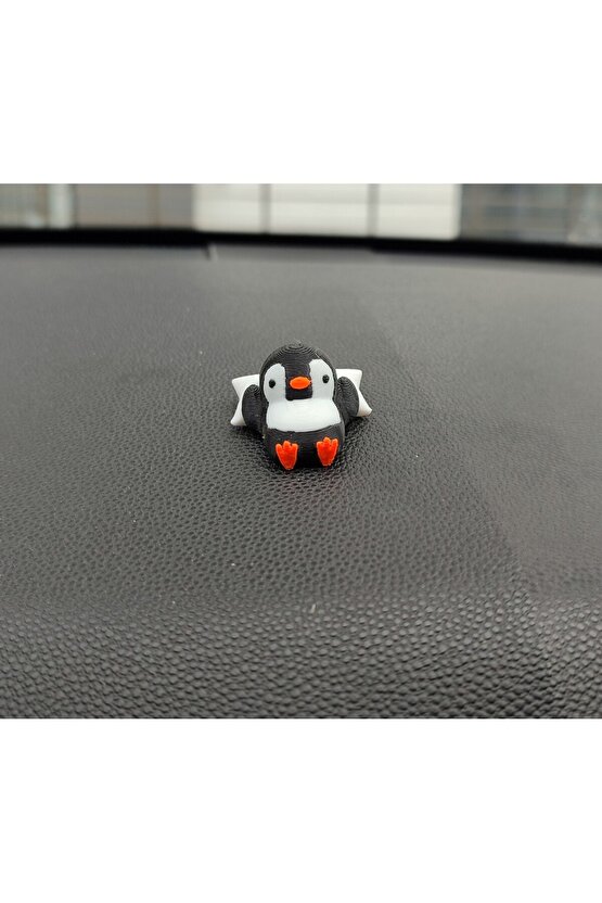 Sevimli Yastıkta Uyuyan Penguen