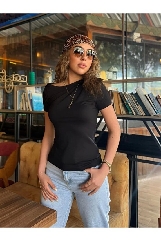 Kadın Kısa Kollu Tek Omuzu Açık Büzgülü Viskon Bluz