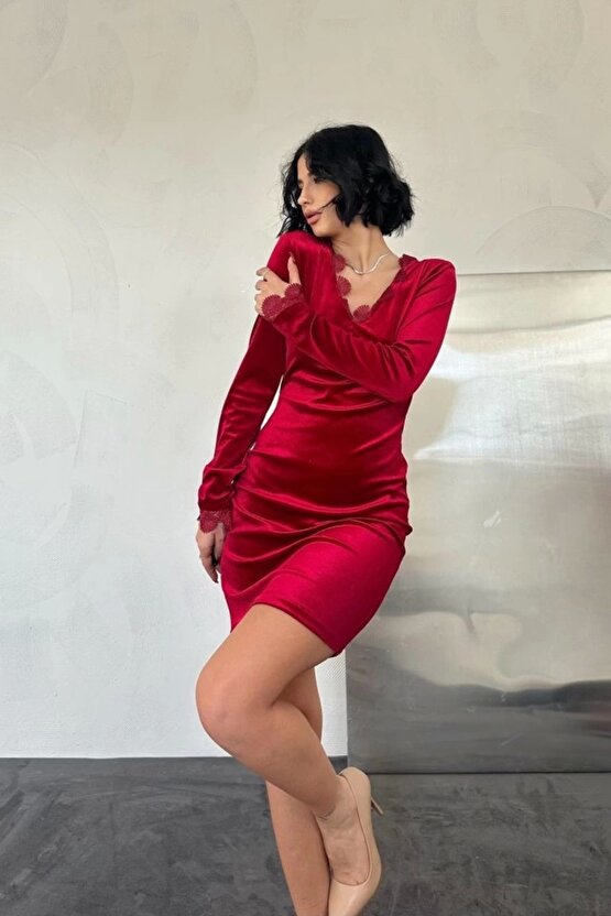 Kırmızı Yaka Ve Kol Dantelli ini Elbise