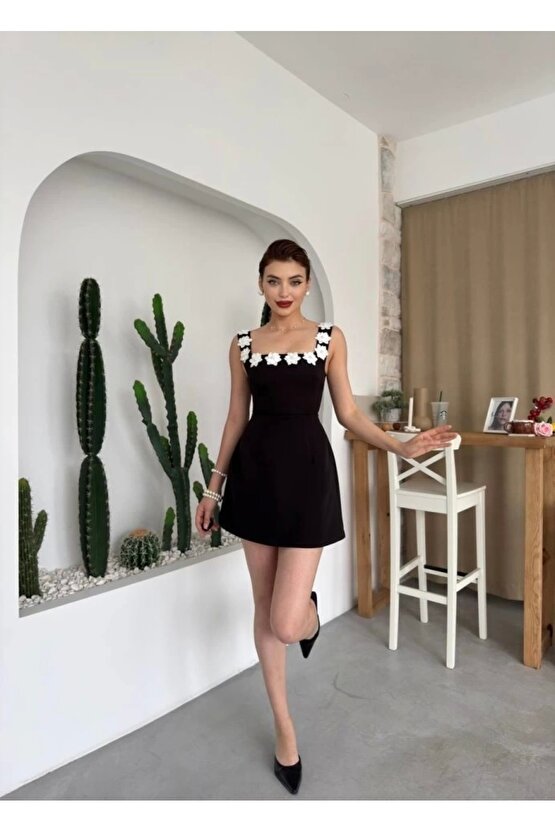 Alyosa Çiçek Detaylı Elbise