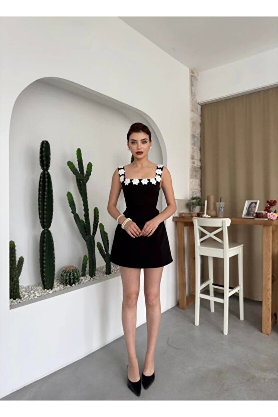 Alyosa Çiçek Detaylı Elbise