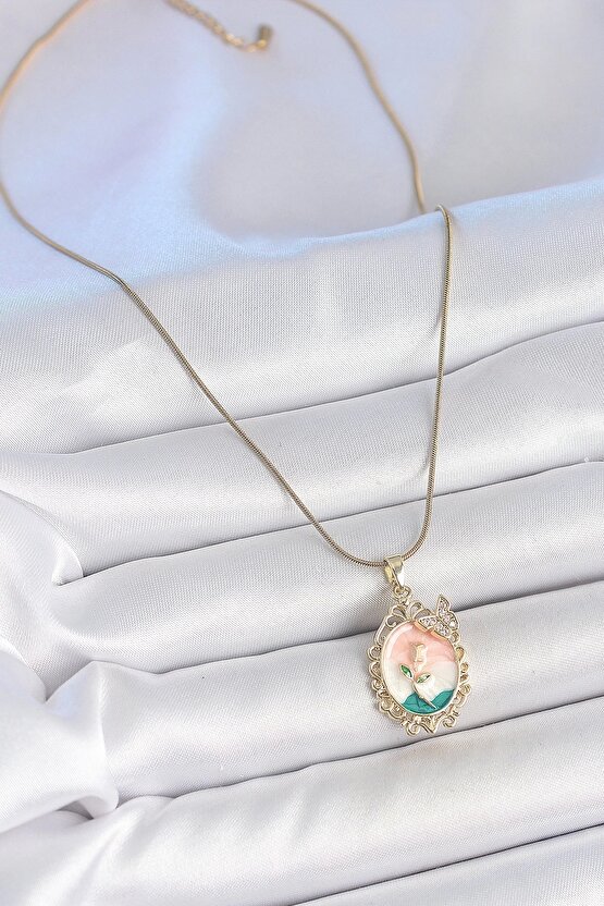 316L Çelik Gold Renk Zincir Mix Renk Çiçek İşlemeli Zirkon Taş Detaylı Portre Model Kadın Kolye