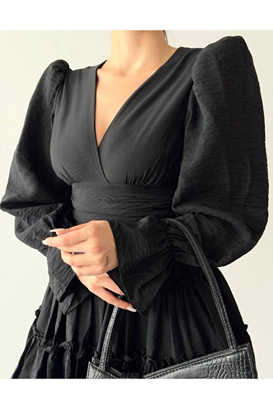 V Yaka Balon Kol Belden Oturtmalı Aerobin Kumaş Mini Boy Siyah Elbise