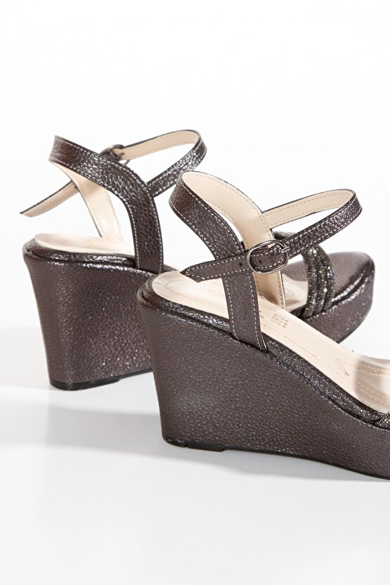 Kadın Platin Dolgu Topuklu Taşlı Sandalet