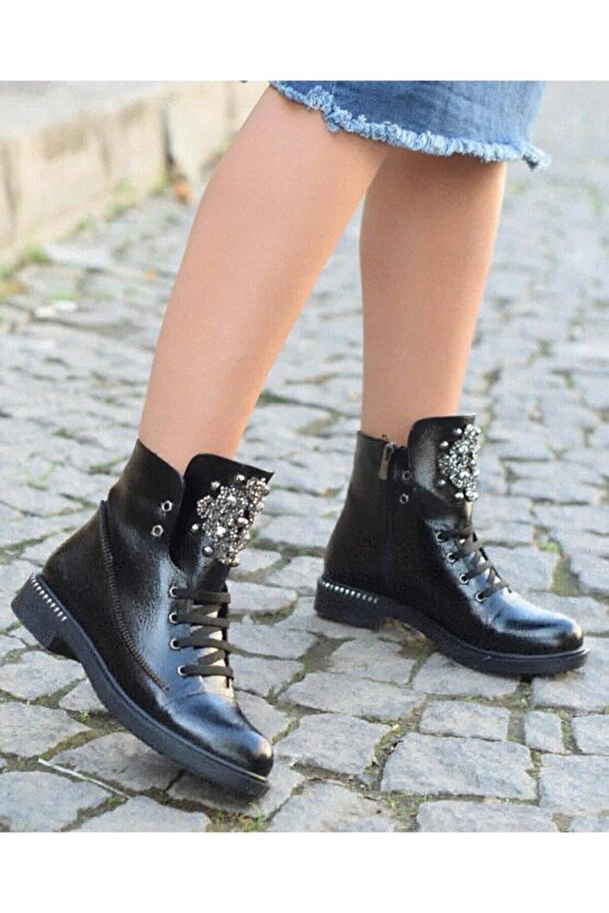 Siyah Feminen Çabasız şık Görünmenin Tarzı Kırışık Rugan Taşlı Bot
