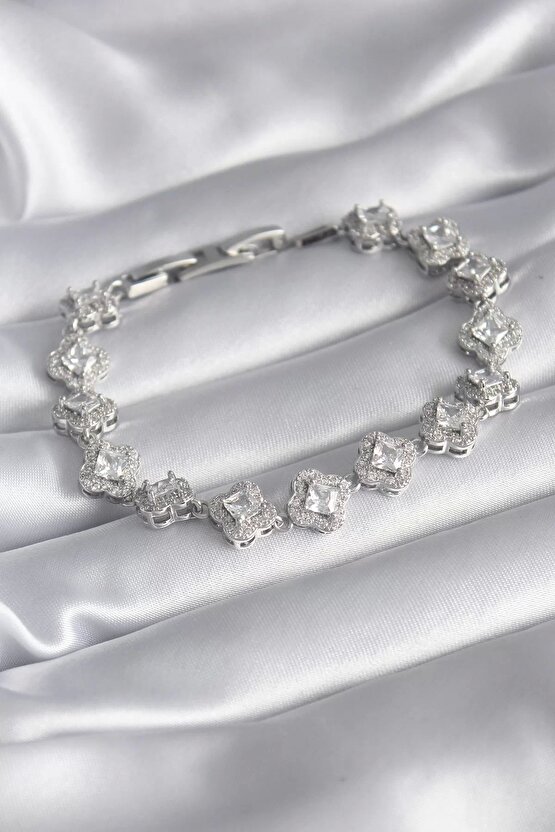 Pirinç Gümüş Renk Zirkon Taşlı Yonca Model Vıp Seri Kadın Bileklik