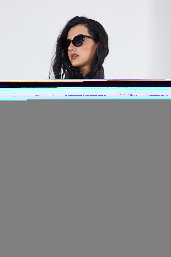 Kadın Tarz Kesim Tokalı Bot Siyah Mat Zümrüt Malzeme