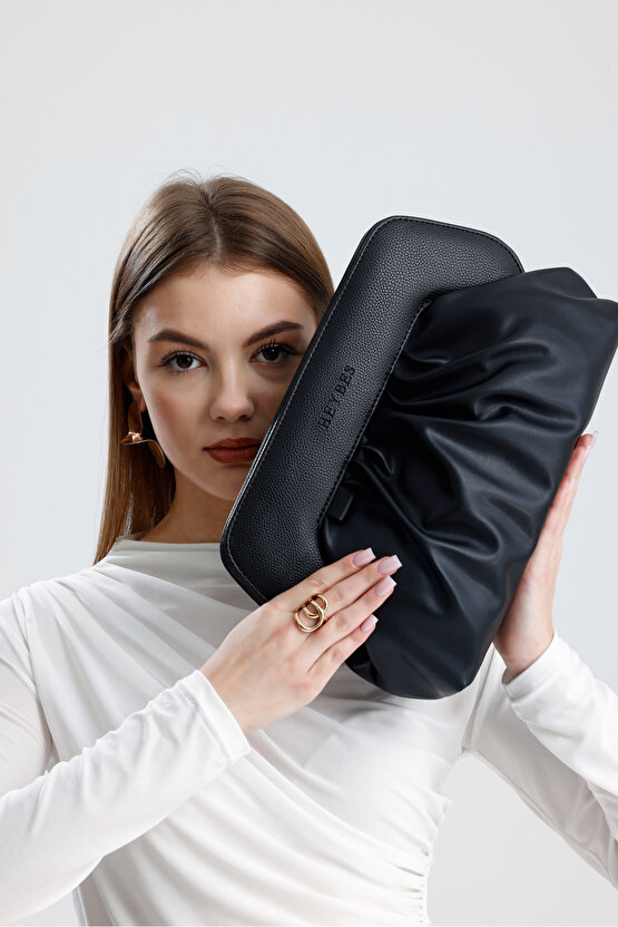 Heybes Kadın Siyah Vegan Deri Büzgü Tasarım Mıknatıs Mekanizmalı Modern El Çantası