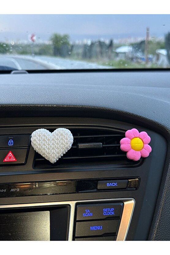 1 Adet Renkli Çiçek ve 1 Adet Kalp Papatya Çiçeği Araba Klima Süsü Torpido Araç Aksesuar Iç Süsler