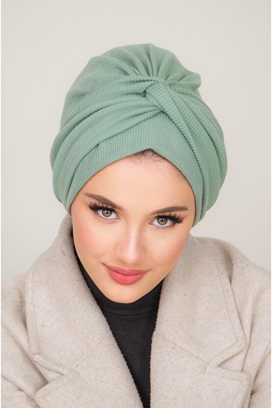 Pastel Yeşil Burgu Detaylı Bone