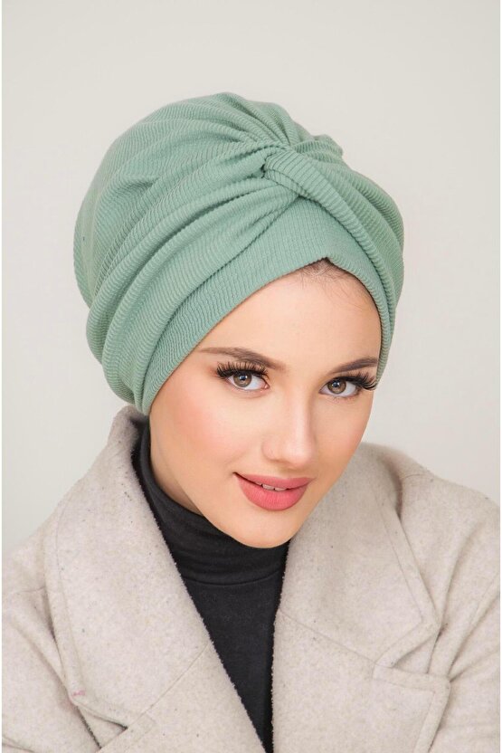 Pastel Yeşil Burgu Detaylı Bone