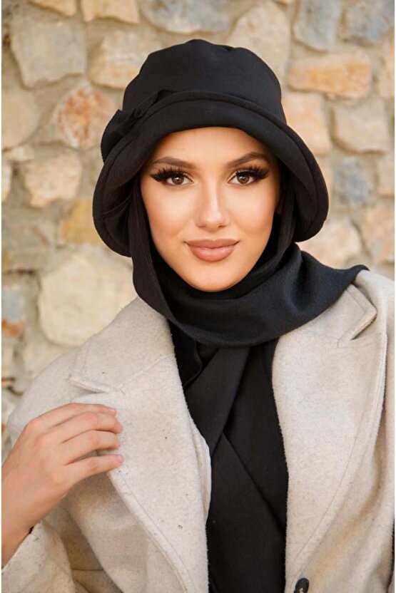 Siyah Aksesuar Detay Atkılı Vintage Şapka