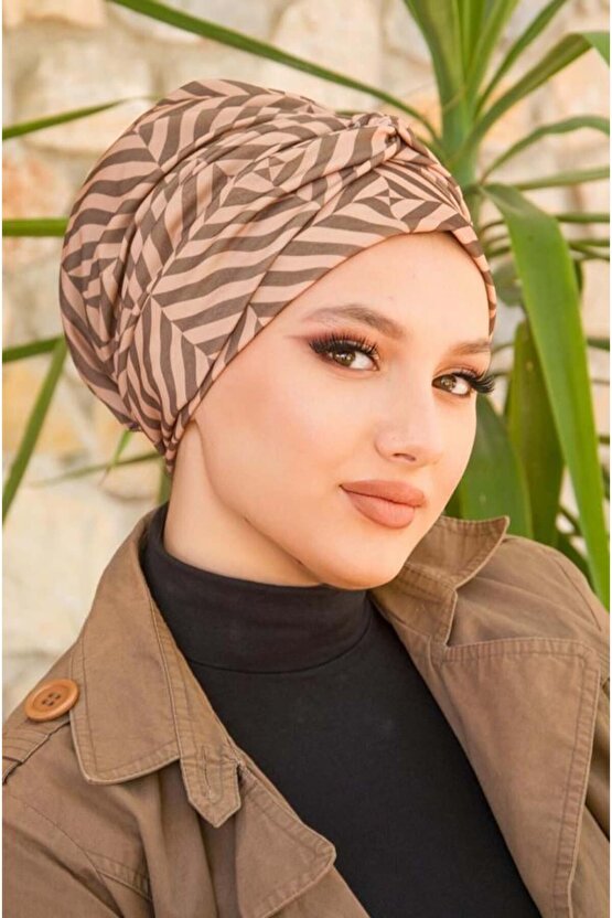 Kahve Bej Geometrik Desen Burgu Detaylı Bone