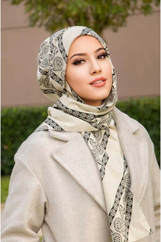 Ekru Siyah Etnik Tesettür Bere