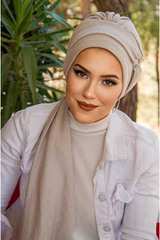 İnci Pudrası Işıltılı Toka Detaylı Atkılı Bone