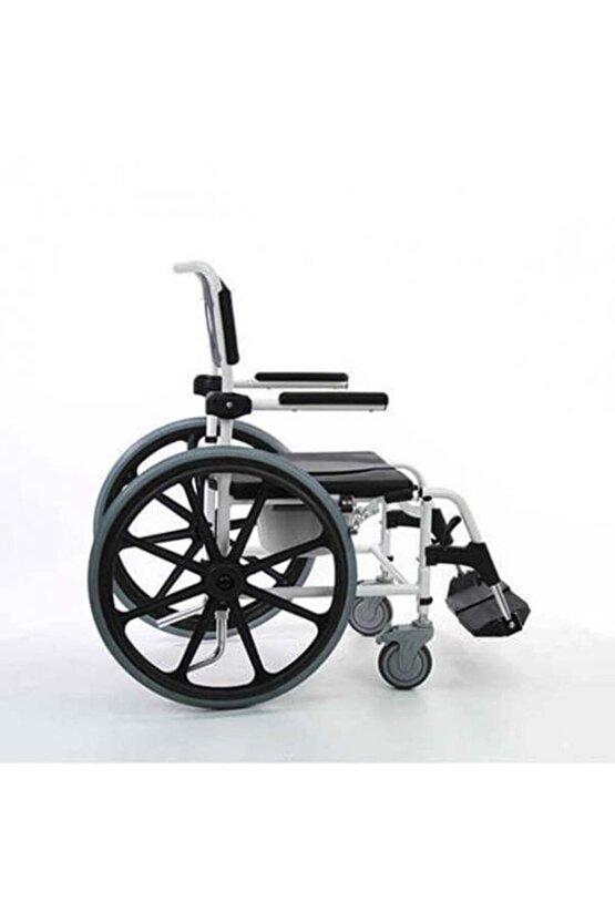 Evde Dışarda Klozete Giren Tekerlekli Sandalye