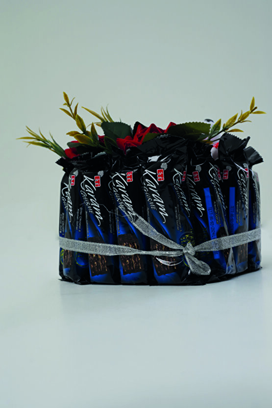 Kalpli Özel Tasarım Karamlı Güllü Çikolata Paketi