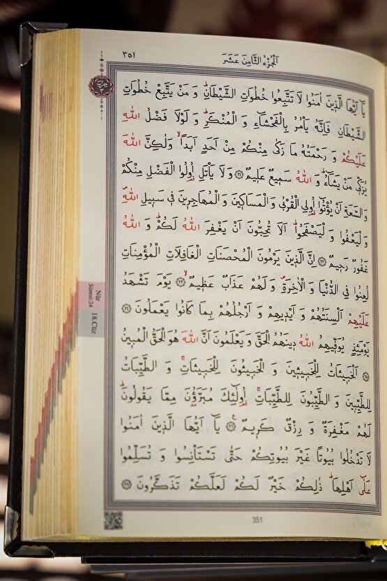 Kuran, Kuran Kabı, Lüks Rahle, 925 Gümüş İşlemeli Masif Ahşap Kuran Rahlesi ve Kuran-ı Kerim Seti