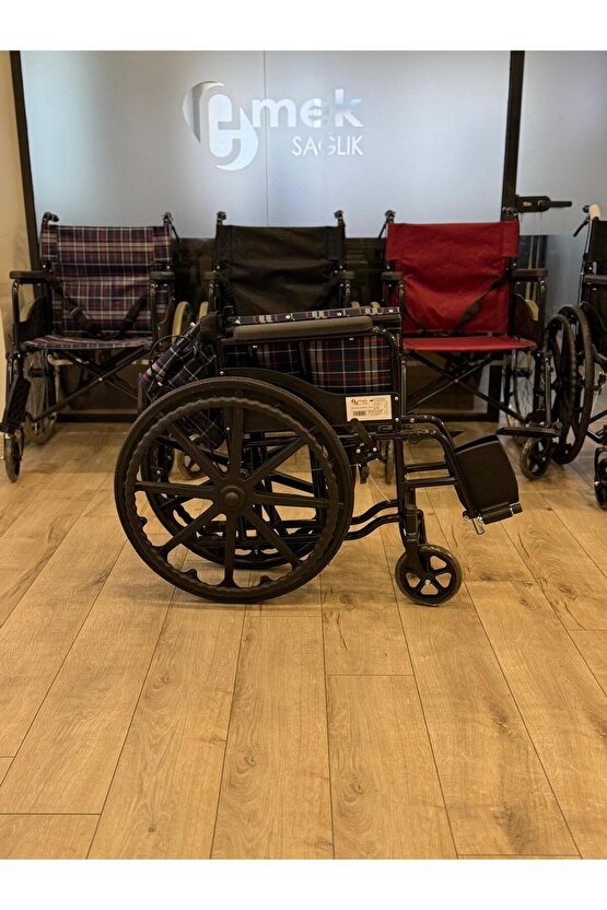 Wipperman marka Refakatçi Frenli Ekonomik Manuel Tekerlekli Sandalye