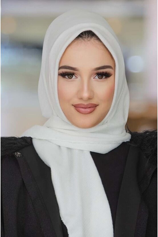 Beyaz Kapüşonlu Çıtçıtlı Şal