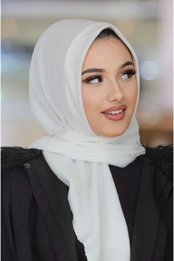 Beyaz Kapüşonlu Çıtçıtlı Şal