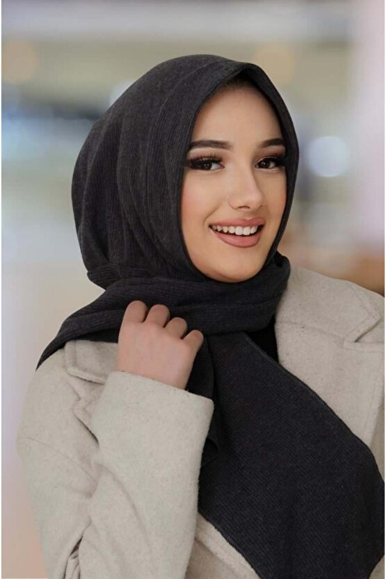 Siyah Kapüşonlu Çıtçıtlı Şal
