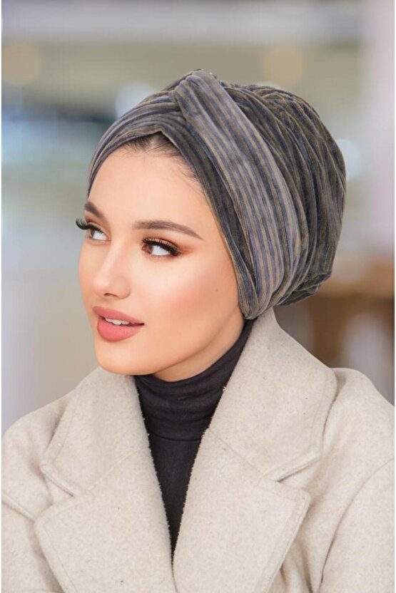 Antrasit Çizgili Burgu Detaylı Bone