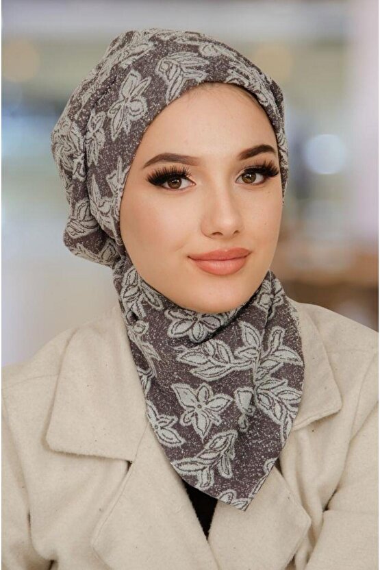 Gri Desenli Tesettür Bere ve Etol Takım