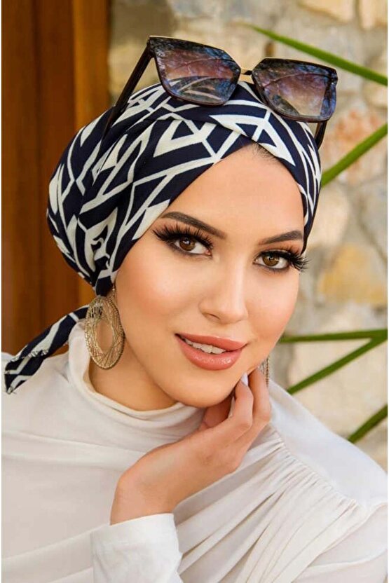 Lacivert Beyaz Geometrik Çapraz Bone