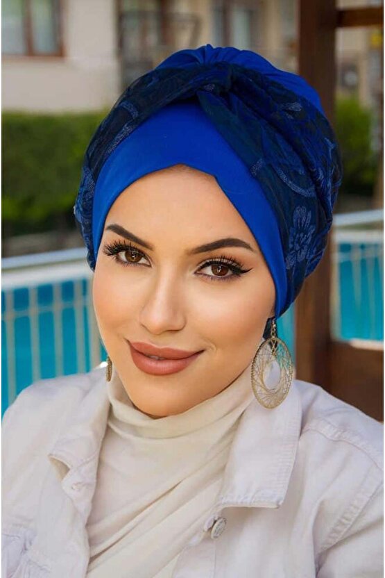 Saks Mavi Çiçek Desen Burgu Bantlı Bone