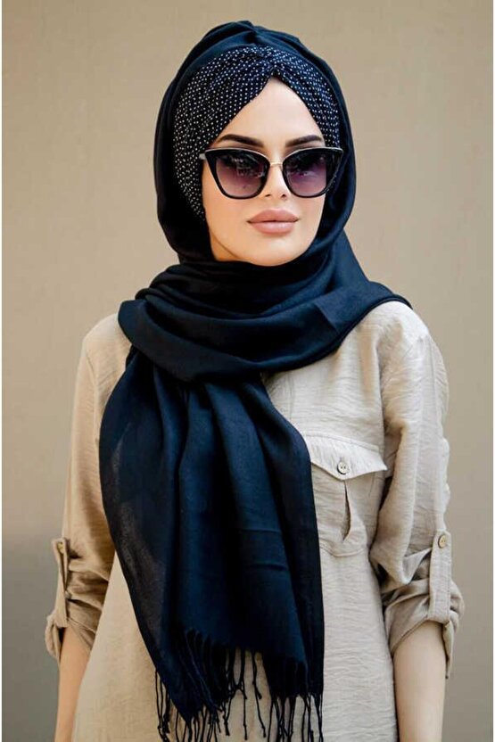 Siyah Puanlı Büzgülü Hazır Şal