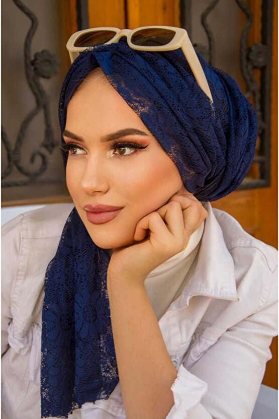 Lacivert Çiçek Dantel Tokalı Bone