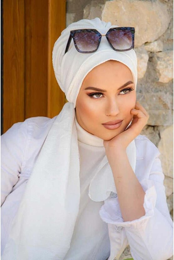 Kırık Beyaz Atkılı Bone