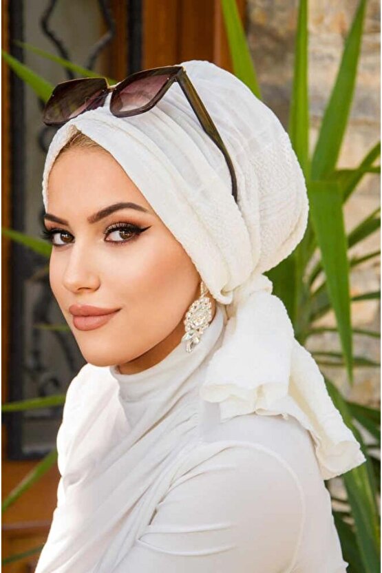 Kırık Beyaz Tokalı Bone