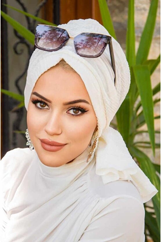 Kırık Beyaz Tokalı Bone