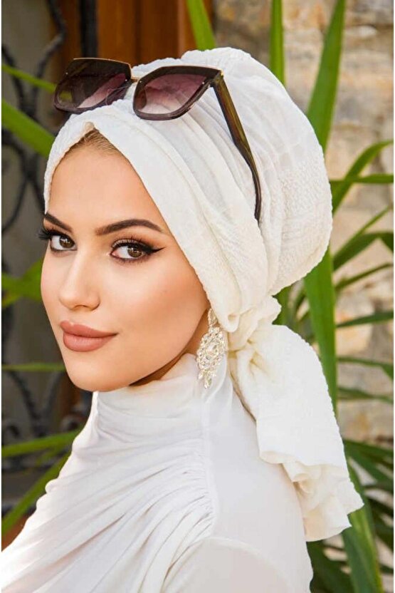 Kırık Beyaz Tokalı Bone